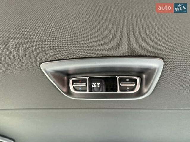 Чорний Мерседес В-Клас, об'ємом двигуна 1.95 л та пробігом 172 тис. км за 80000 $, фото 38 на Automoto.ua