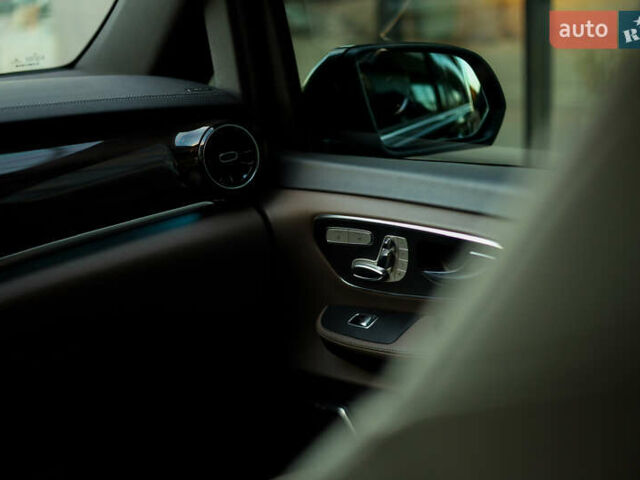 Чорний Мерседес В-Клас, об'ємом двигуна 2.14 л та пробігом 26 тис. км за 88800 $, фото 47 на Automoto.ua