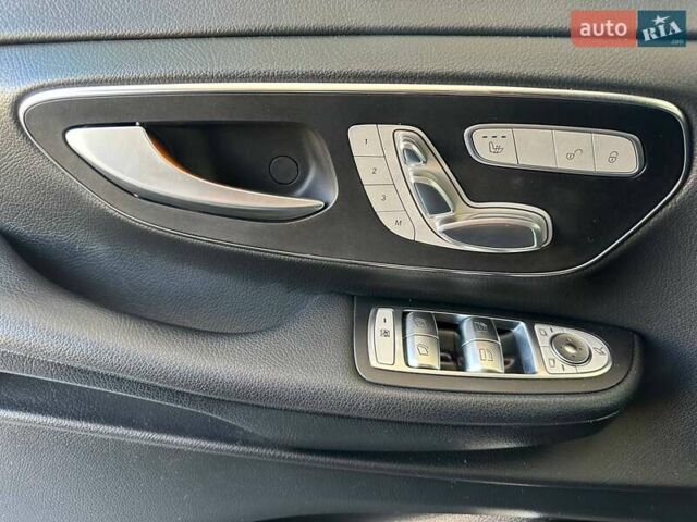 Чорний Мерседес В-Клас, об'ємом двигуна 2.14 л та пробігом 51 тис. км за 119500 $, фото 7 на Automoto.ua