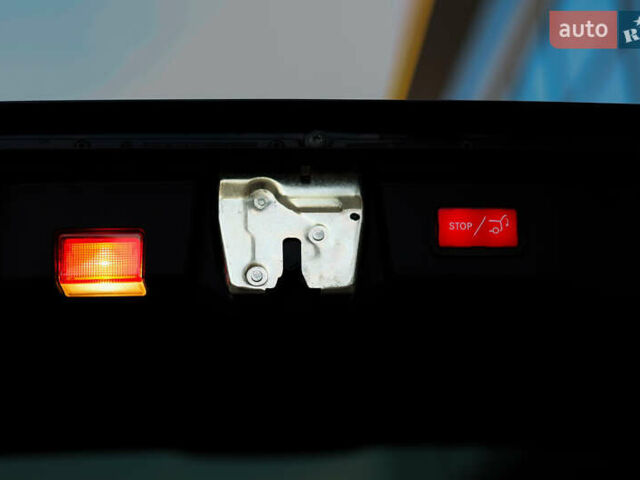 Чорний Мерседес В-Клас, об'ємом двигуна 2.14 л та пробігом 26 тис. км за 88800 $, фото 18 на Automoto.ua