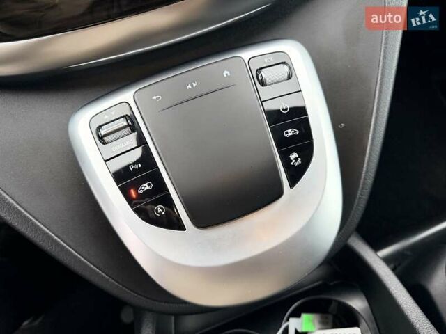 Черный Мерседес В-Класс, объемом двигателя 1.95 л и пробегом 46 тыс. км за 93999 $, фото 26 на Automoto.ua