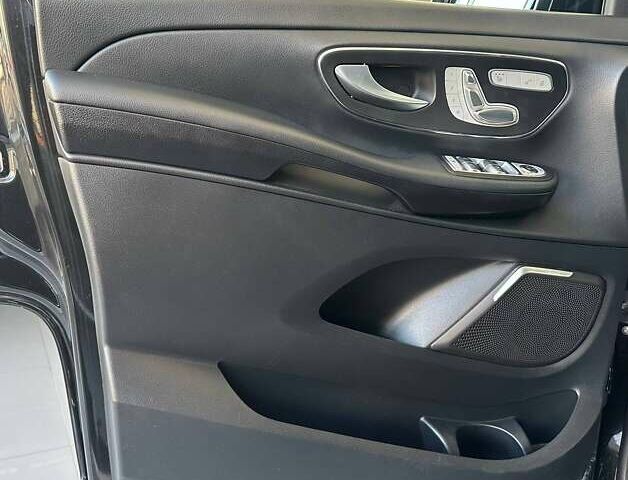 Чорний Мерседес В-Клас, об'ємом двигуна 2.14 л та пробігом 51 тис. км за 119500 $, фото 6 на Automoto.ua