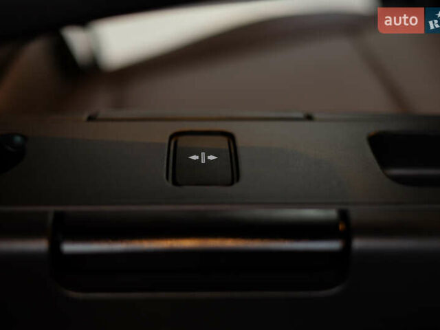 Чорний Мерседес В-Клас, об'ємом двигуна 2.14 л та пробігом 26 тис. км за 88800 $, фото 61 на Automoto.ua