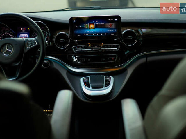 Чорний Мерседес В-Клас, об'ємом двигуна 2.14 л та пробігом 26 тис. км за 88800 $, фото 45 на Automoto.ua