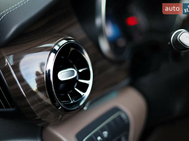 Чорний Мерседес В-Клас, об'ємом двигуна 2.14 л та пробігом 26 тис. км за 88800 $, фото 38 на Automoto.ua