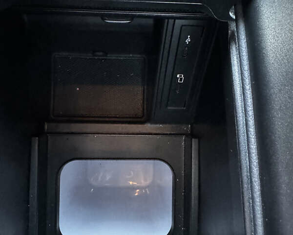 Чорний Мерседес В-Клас, об'ємом двигуна 2.14 л та пробігом 67 тис. км за 95000 $, фото 15 на Automoto.ua