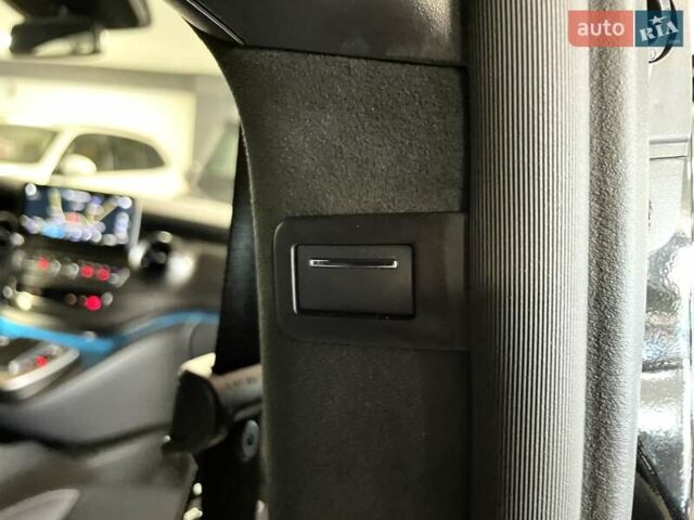 Чорний Мерседес В-Клас, об'ємом двигуна 2.14 л та пробігом 35 тис. км за 89700 $, фото 35 на Automoto.ua