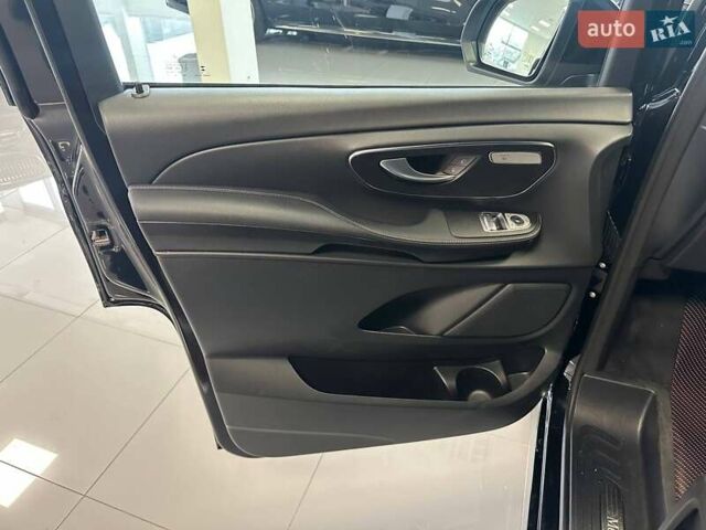 Чорний Мерседес В-Клас, об'ємом двигуна 2 л та пробігом 40 тис. км за 79500 $, фото 7 на Automoto.ua