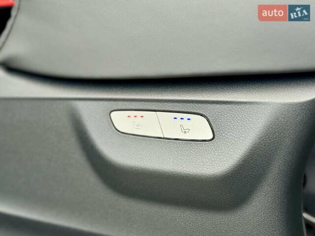 Чорний Мерседес В-Клас, об'ємом двигуна 1.95 л та пробігом 3 тис. км за 105900 $, фото 44 на Automoto.ua