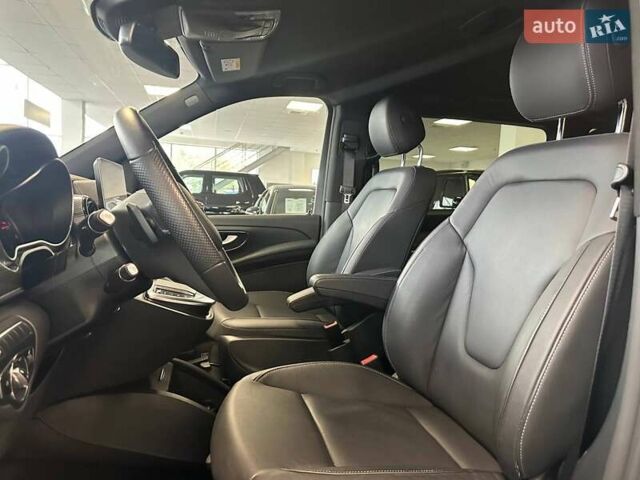 Чорний Мерседес В-Клас, об'ємом двигуна 2 л та пробігом 40 тис. км за 79500 $, фото 9 на Automoto.ua