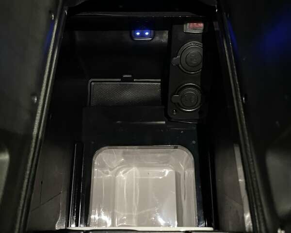 Чорний Мерседес В-Клас, об'ємом двигуна 2.14 л та пробігом 35 тис. км за 89700 $, фото 49 на Automoto.ua