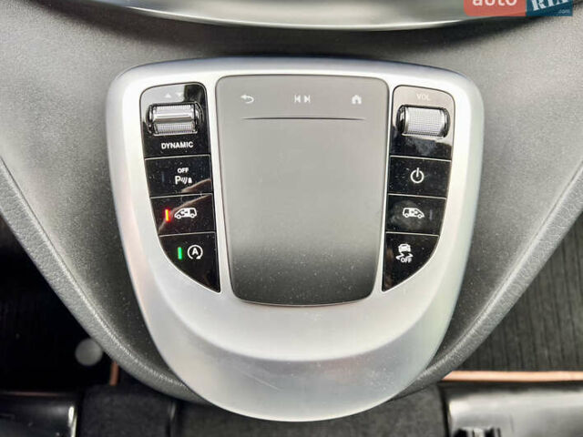 Чорний Мерседес В-Клас, об'ємом двигуна 1.95 л та пробігом 28 тис. км за 122000 $, фото 12 на Automoto.ua