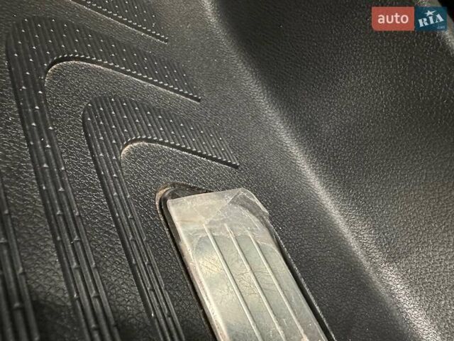 Чорний Мерседес В-Клас, об'ємом двигуна 1.9 л та пробігом 38 тис. км за 149900 $, фото 48 на Automoto.ua