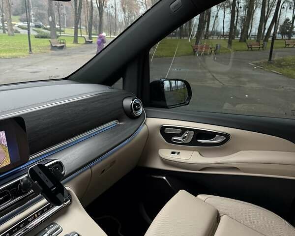 Черный Мерседес В-Класс, объемом двигателя 2 л и пробегом 41 тыс. км за 110000 $, фото 31 на Automoto.ua