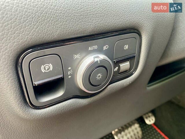 Чорний Мерседес В-Клас, об'ємом двигуна 1.95 л та пробігом 32 тис. км за 131500 $, фото 27 на Automoto.ua