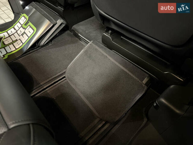 Черный Мерседес В-Класс, объемом двигателя 1.95 л и пробегом 8 тыс. км за 129900 $, фото 35 на Automoto.ua