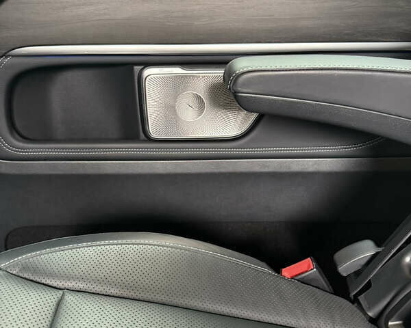 Черный Мерседес В-Класс, объемом двигателя 1.95 л и пробегом 19 тыс. км за 125000 $, фото 27 на Automoto.ua