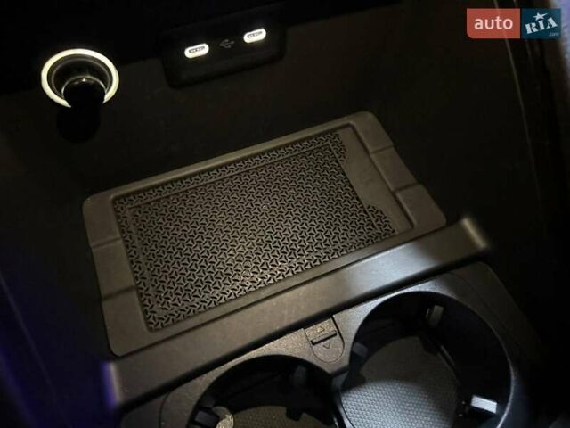 Черный Мерседес В-Класс, объемом двигателя 1.9 л и пробегом 8 тыс. км за 119500 $, фото 81 на Automoto.ua