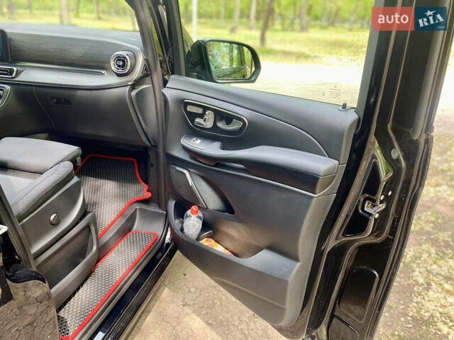 Чорний Мерседес В-Клас, об'ємом двигуна 1.95 л та пробігом 32 тис. км за 131500 $, фото 10 на Automoto.ua