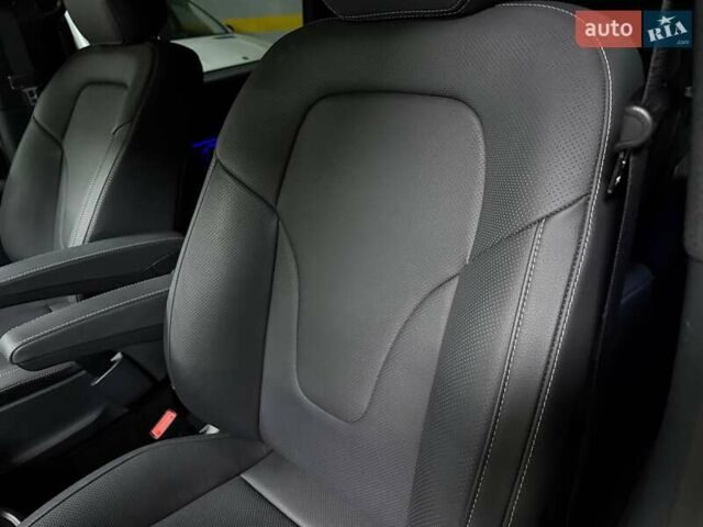 Черный Мерседес В-Класс, объемом двигателя 1.9 л и пробегом 8 тыс. км за 119500 $, фото 47 на Automoto.ua