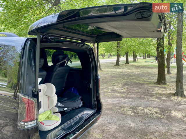 Чорний Мерседес В-Клас, об'ємом двигуна 1.95 л та пробігом 32 тис. км за 131500 $, фото 23 на Automoto.ua