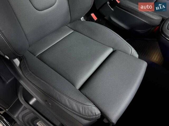 Черный Мерседес В-Класс, объемом двигателя 1.9 л и пробегом 8 тыс. км за 119500 $, фото 91 на Automoto.ua