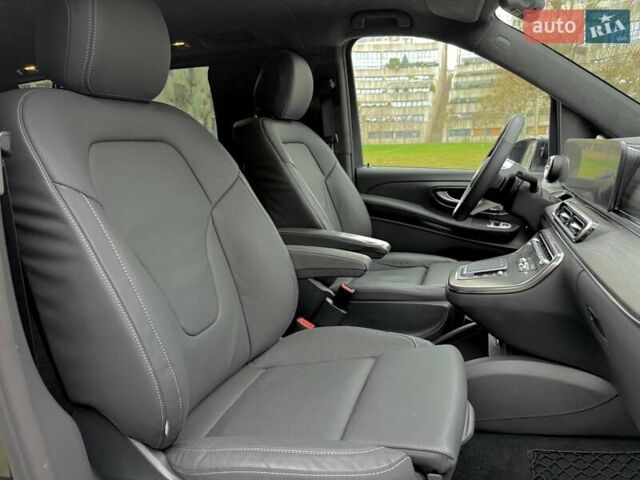 Черный Мерседес В-Класс, объемом двигателя 1.95 л и пробегом 3 тыс. км за 162000 $, фото 29 на Automoto.ua