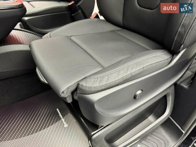 Чорний Мерседес В-Клас, об'ємом двигуна 1.9 л та пробігом 1 тис. км за 159800 $, фото 34 на Automoto.ua