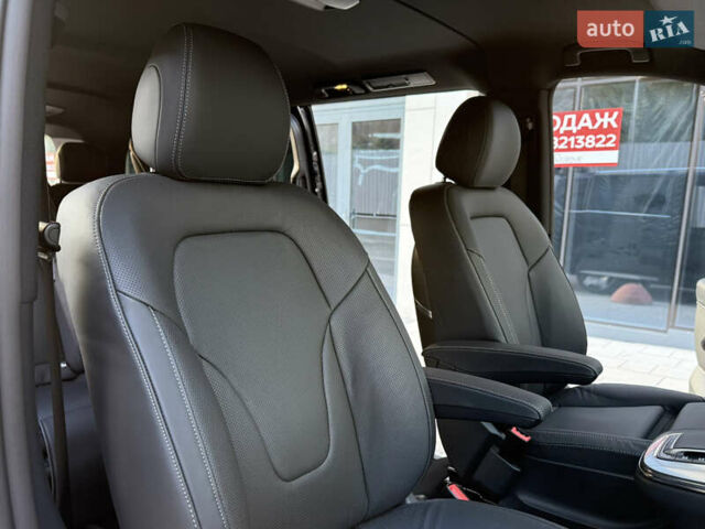 Черный Мерседес В-Класс, объемом двигателя 1.95 л и пробегом 1 тыс. км за 159000 $, фото 44 на Automoto.ua