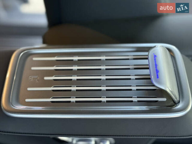 Черный Мерседес В-Класс, объемом двигателя 1.95 л и пробегом 1 тыс. км за 159000 $, фото 66 на Automoto.ua