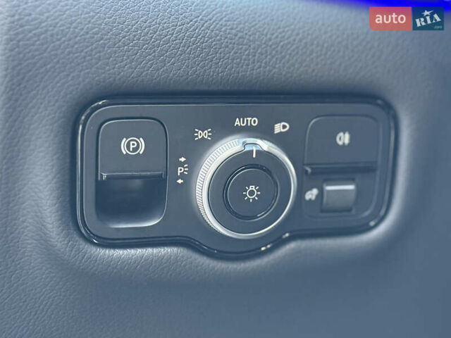 Чорний Мерседес В-Клас, об'ємом двигуна 1.95 л та пробігом 1 тис. км за 159000 $, фото 61 на Automoto.ua