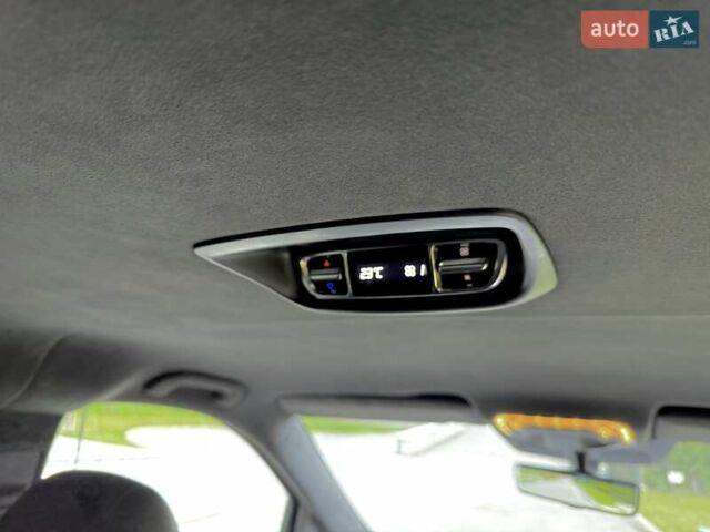Черный Мерседес В-Класс, объемом двигателя 1.95 л и пробегом 3 тыс. км за 162000 $, фото 26 на Automoto.ua