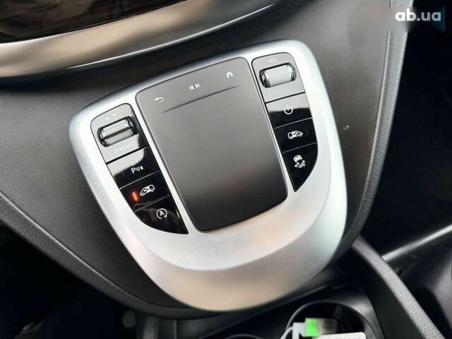 Мерседес В-Клас, об'ємом двигуна 2 л та пробігом 46 тис. км за 93999 $, фото 26 на Automoto.ua