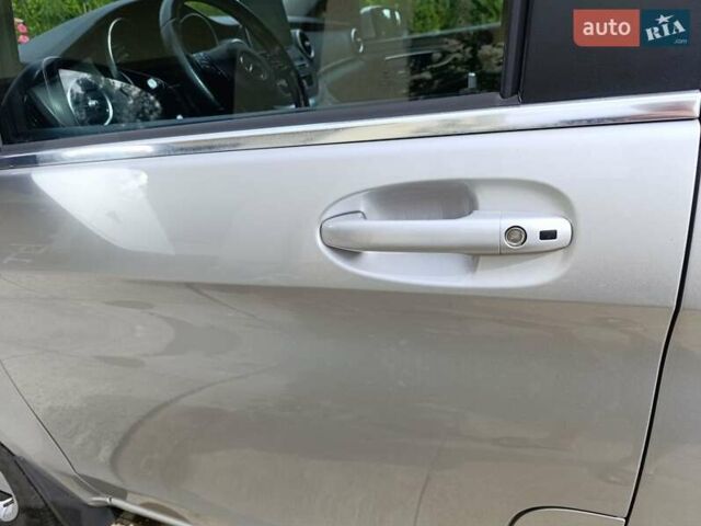 Серый Мерседес В-Класс, объемом двигателя 2.14 л и пробегом 158 тыс. км за 49053 $, фото 7 на Automoto.ua