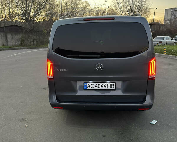 Серый Мерседес В-Класс, объемом двигателя 2.2 л и пробегом 241 тыс. км за 49000 $, фото 1 на Automoto.ua