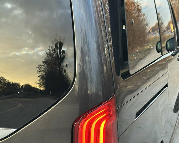 Сірий Мерседес В-Клас, об'ємом двигуна 2.14 л та пробігом 95 тис. км за 64500 $, фото 104 на Automoto.ua