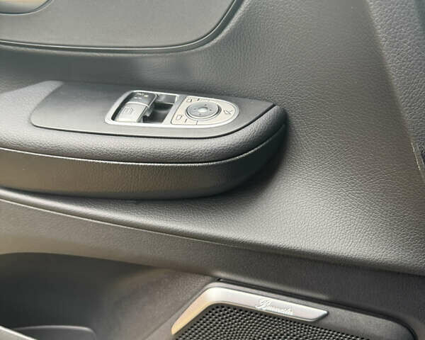 Сірий Мерседес В-Клас, об'ємом двигуна 2.14 л та пробігом 76 тис. км за 78000 $, фото 7 на Automoto.ua