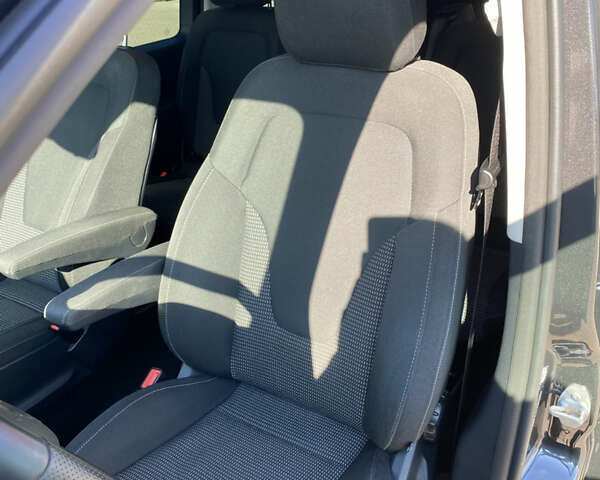 Сірий Мерседес В-Клас, об'ємом двигуна 1.95 л та пробігом 66 тис. км за 64999 $, фото 21 на Automoto.ua