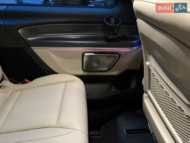 Серый Мерседес В-Класс, объемом двигателя 1.95 л и пробегом 19 тыс. км за 140000 $, фото 41 на Automoto.ua