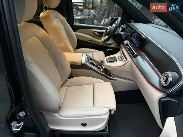 Серый Мерседес В-Класс, объемом двигателя 1.95 л и пробегом 19 тыс. км за 140000 $, фото 29 на Automoto.ua