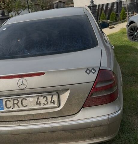 Серый Мерседес В-Класс, объемом двигателя 2.7 л и пробегом 300 тыс. км за 2900 $, фото 5 на Automoto.ua