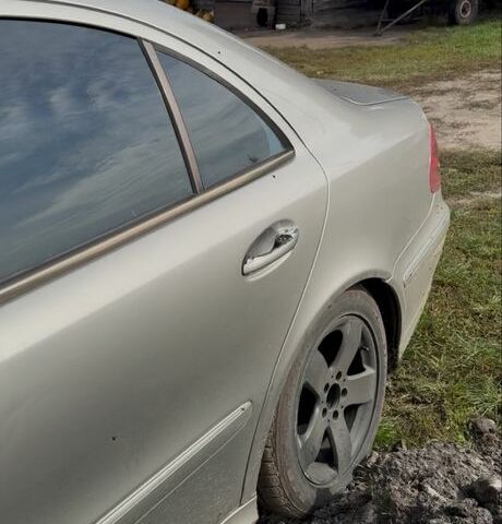 Серый Мерседес В-Класс, объемом двигателя 2.7 л и пробегом 300 тыс. км за 2900 $, фото 2 на Automoto.ua