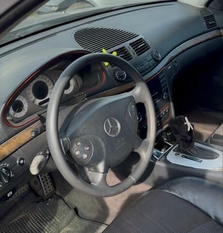 Серый Мерседес В-Класс, объемом двигателя 2.7 л и пробегом 300 тыс. км за 2900 $, фото 6 на Automoto.ua