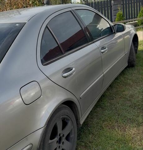 Серый Мерседес В-Класс, объемом двигателя 2.7 л и пробегом 300 тыс. км за 2900 $, фото 4 на Automoto.ua