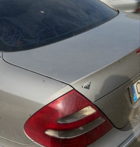 Серый Мерседес В-Класс, объемом двигателя 2.7 л и пробегом 300 тыс. км за 2900 $, фото 3 на Automoto.ua