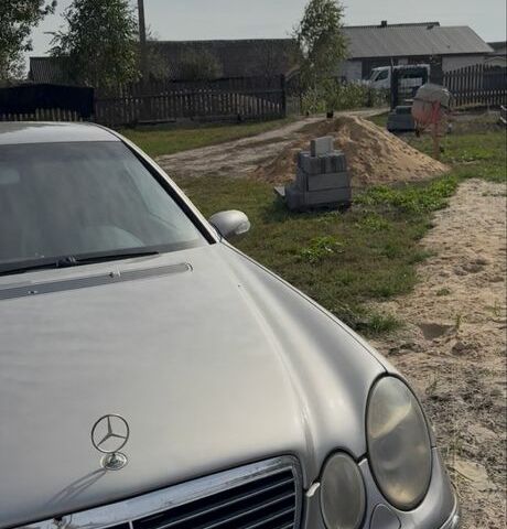 Серый Мерседес В-Класс, объемом двигателя 2.7 л и пробегом 300 тыс. км за 2900 $, фото 1 на Automoto.ua