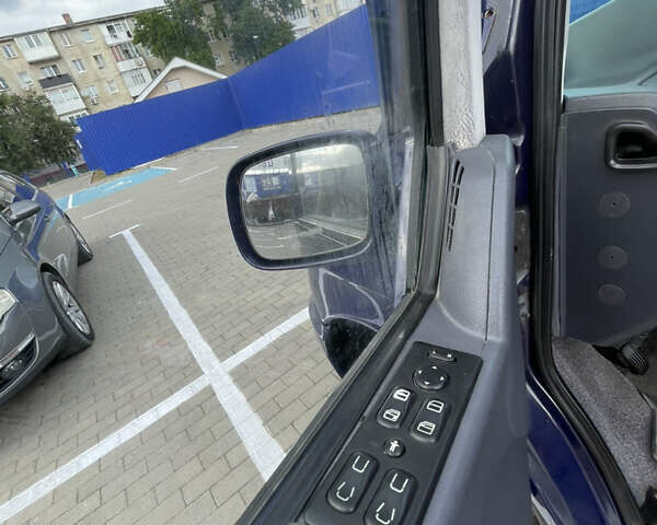 Синий Мерседес В-Класс, объемом двигателя 2.2 л и пробегом 380 тыс. км за 5750 $, фото 18 на Automoto.ua