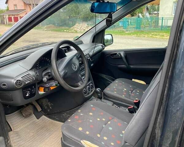 Черный Мерседес Ванео, объемом двигателя 1.9 л и пробегом 300 тыс. км за 2900 $, фото 9 на Automoto.ua