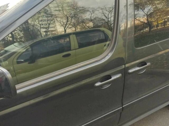 Черный Мерседес Ванео, объемом двигателя 1.9 л и пробегом 155 тыс. км за 4500 $, фото 4 на Automoto.ua