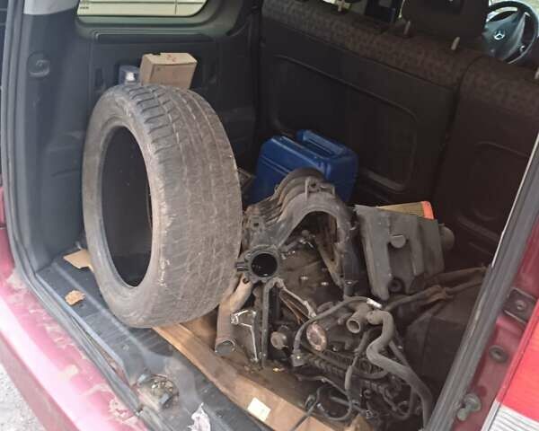 Красный Мерседес Ванео, объемом двигателя 1.6 л и пробегом 294 тыс. км за 2500 $, фото 5 на Automoto.ua